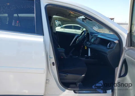 2017 Toyota Rav4 Le z USA, uszkodzony, nr VIN JTMZFREV8HJ716777